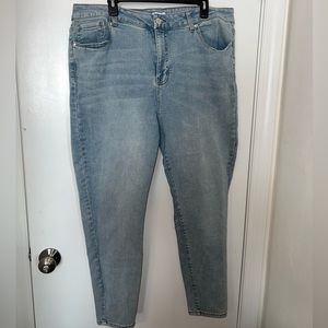 ••Forever 21+ •• Size 18. Jeans High Rise